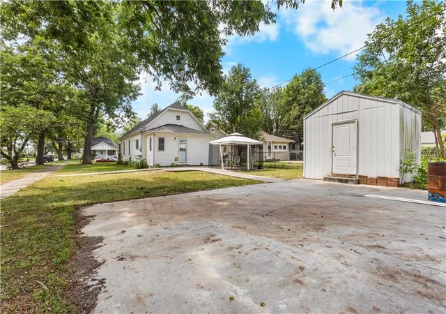Photo 3 of Single family home for sale at 302 Pacific Ave, Osawatomie, KS 66064 | MLS# 2639340 | Listing updated on 2026-09-16