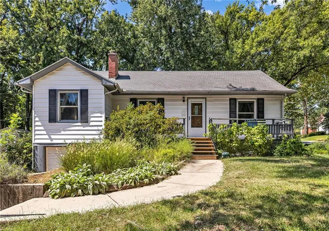 Photo 1 of Single family home for sale at 5530 N Spruce Ave, Kansas City, MO 64119 | MLS# 2639348 | Listing updated on 2026-09-17