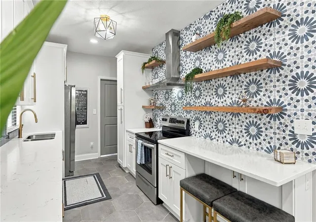Photo 2 of Single family home for sale at 700 E 43rd Street, Kansas City, MO 64110 | MLS# 2639363 | Listing updated on 2026-10-16