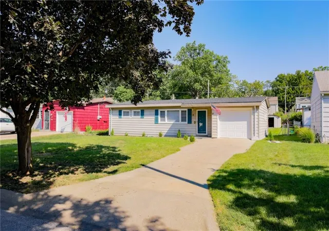 Photo 1 of Sale Pending at 8 W 89th Ter, Kansas City, MO 64114 | MLS# 2639463 | Listing updated on 2026-09-17