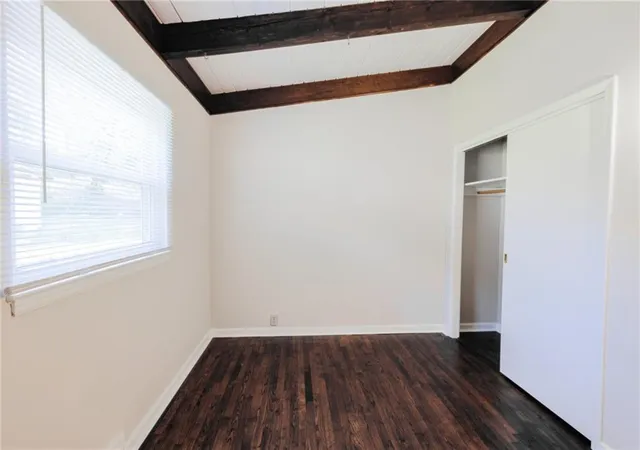 Photo 4 of Sale Pending at 8 W 89Th Ter, Kansas City, MO 64114 | MLS# 2639463 | Listing updated on 2026-09-17