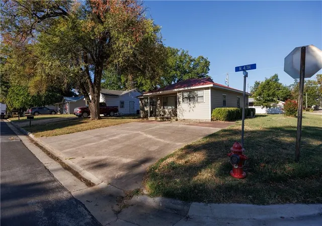 Photo 3 of Single family home for sale at 1227 N 4th Street, Neodesha, KS 66757 | MLS# 2639622 | Listing updated on 2026-09-17