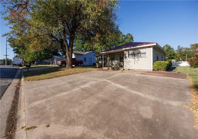 Photo 3 of Single family home for sale at 1227 N 4th Street, Neodesha, KS 66757 | MLS# 2639622 | Listing updated on 2026-09-17