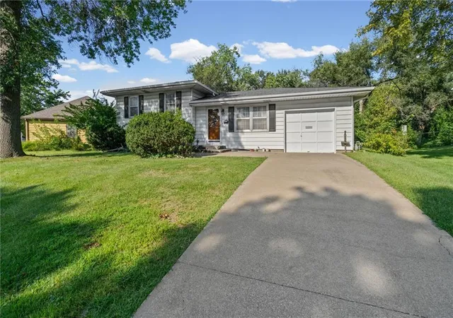 Single family home for sale at 7426 Stearns St, Shawnee, KS 66203 | MLS# 2639986