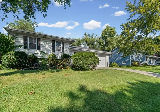 Photo 2 of Single family home for sale at 7426 Stearns St, Shawnee, KS 66203 | MLS# 2639986 | Listing updated on 2026-09-16