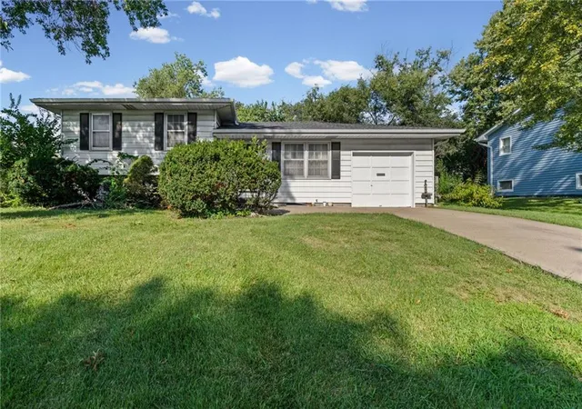 Photo 3 of Single family home for sale at 7426 Stearns St, Shawnee, KS 66203 | MLS# 2639986 | Listing updated on 2026-09-16