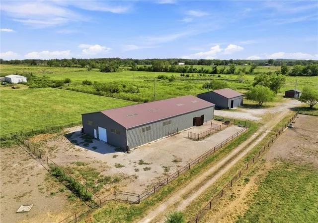 Photo 2 of Single family home for sale at 27611 S Belle Plain Rd, Harrisonville, MO 64701 | MLS# 2640036 | Listing updated on 2026-09-17
