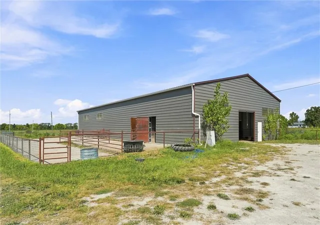 Photo 3 of Single family home for sale at 27611 S Belle Plain Rd, Harrisonville, MO 64701 | MLS# 2640036 | Listing updated on 2026-09-17