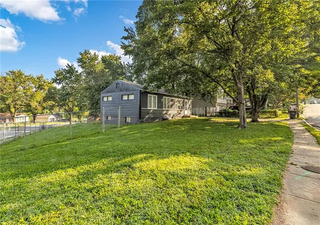 Photo 3 of Single family home for sale at 604 W 38th Street, Independence, MO 64050 | MLS# 2640122 | Listing updated on 2026-09-16