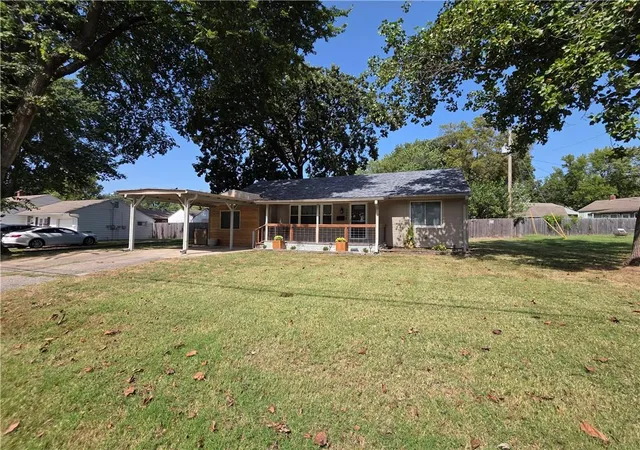 Photo 2 of Single family home for sale at 208 SW 5th Street, Lees Summit, MO 64063 | MLS# 2640124 | Listing updated on 2026-09-18