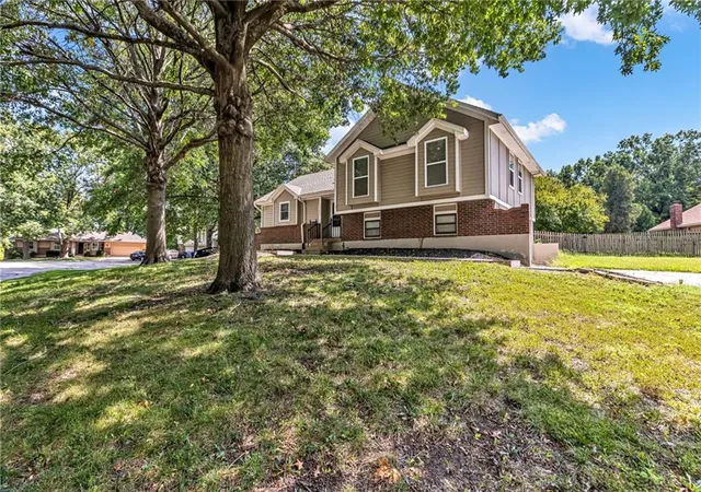 Photo 2 of Single family home for sale at 1748 Se Silkwood Ct, Lees Summit, MO 64063 | MLS# 2640129 | Listing updated on 2026-09-30
