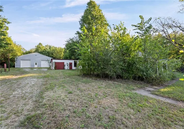 Photo 1 of Single family home for sale at 39041 Railroad Ave, Osawatomie, KS 66064 | MLS# 2640202 | Listing updated on 2026-09-17