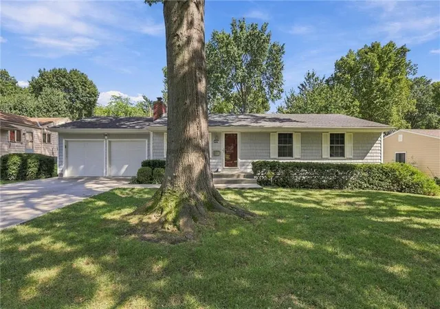 Photo 1 of Sale Pending at 8703 Belleview Ave, Kansas City, MO 64114 | MLS# 2640305 | Listing updated on 2026-10-19