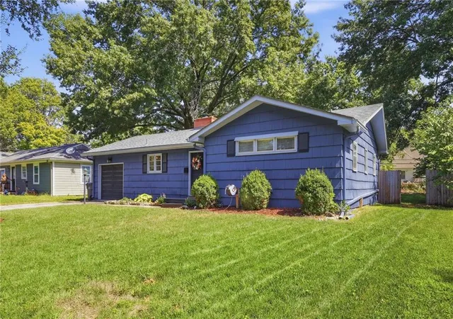 Photo 2 of Single family home for sale at 804 S Brentwood St, Olathe, KS 66061 | MLS# 2640367 | Listing updated on 2026-09-30