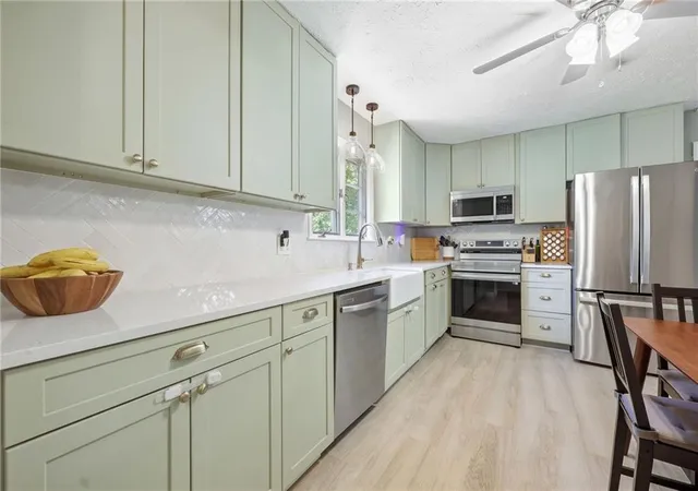 Photo 4 of Single family home for sale at 804 S Brentwood St, Olathe, KS 66061 | MLS# 2640367 | Listing updated on 2026-09-30