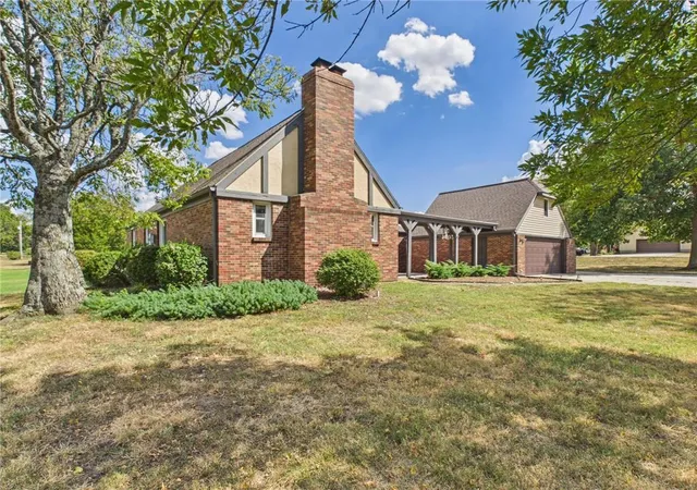 Photo 2 of Single family home for sale at 915 215th Street, Fort Scott, KS 66701 | MLS# 2640374 | Listing updated on 2026-09-16