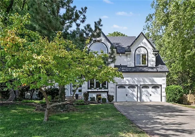 Photo 1 of Single family home for sale at 8225 Nw Weatherby Dr, Kansas City, MO 64152 | MLS# 2640593 | Listing updated on 2026-09-17