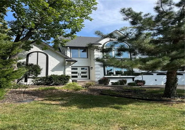 Photo 3 of Single family home for sale at 8225 Nw Weatherby Dr, Kansas City, MO 64152 | MLS# 2640593 | Listing updated on 2026-09-17