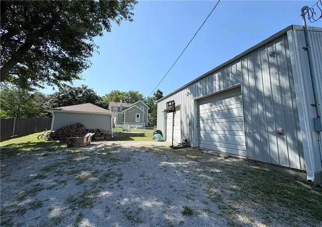 Photo 24 of Single family home for sale at 805 W Main St, Savannah, MO 64485 | MLS# 2640729 | Listing updated on 2026-10-10