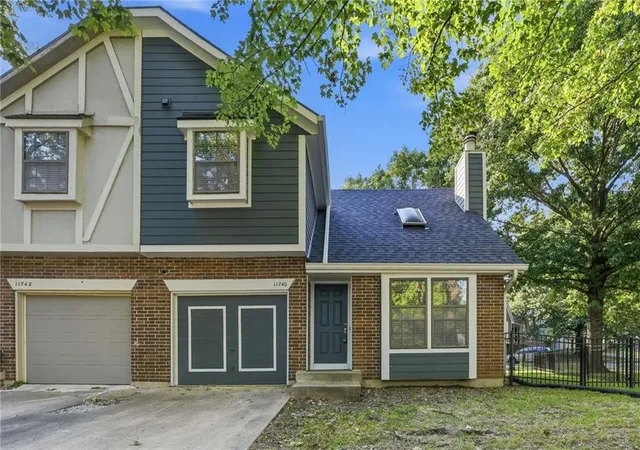 Photo 1 of Sale Pending at 11740 Oakmont St, Overland Park, KS 66210 | MLS# 2640865 | Listing updated on 2026-09-15