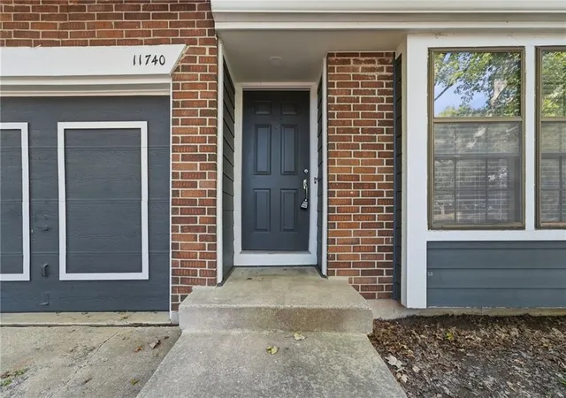 Photo 3 of Sale Pending at 11740 Oakmont St, Overland Park, KS 66210 | MLS# 2640865 | Listing updated on 2026-09-15