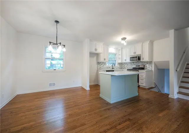 Photo 2 of Single family home for sale at 7622 W 97th Terrace, Overland Park, KS 66212 | MLS# 2641039 | Listing updated on 2026-09-16