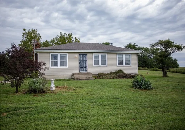 Photo 3 of Sale Pending at 6324 Ne 324th Street, Cameron, MO 64429 | MLS# 2641299 | Listing updated on 2026-10-05