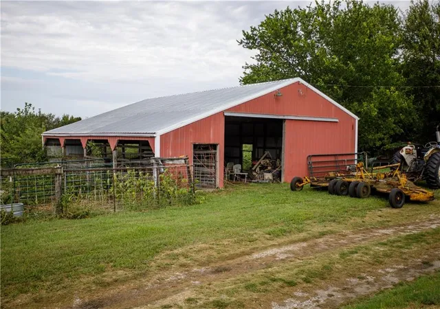 Photo 4 of Sale Pending at 6324 NE 324th Street, Cameron, MO 64429 | MLS# 2641299 | Listing updated on 2026-10-05