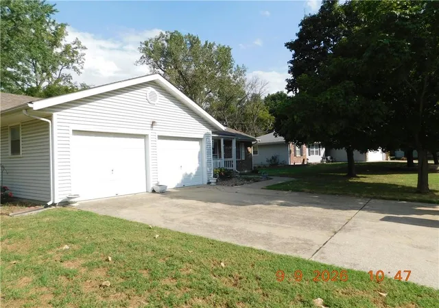 Photo 1 of Single family home for sale at 400 Ann Ave, Harrisonville, MO 64701 | MLS# 2641337 | Listing updated on 2026-09-18