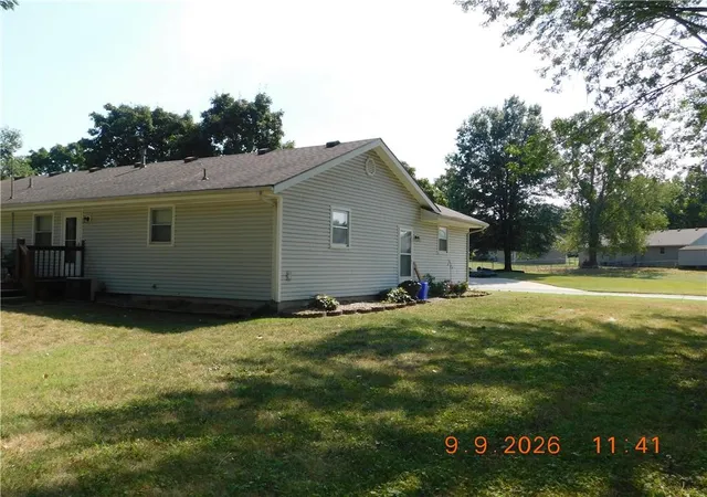 Photo 4 of Single family home for sale at 400 Ann Ave, Harrisonville, MO 64701 | MLS# 2641337 | Listing updated on 2026-09-18
