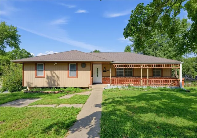 Photo 3 of Sale Pending at 9816 Bellaire St, Kansas City, MO 64134 | MLS# 2641417 | Listing updated on 2026-09-26
