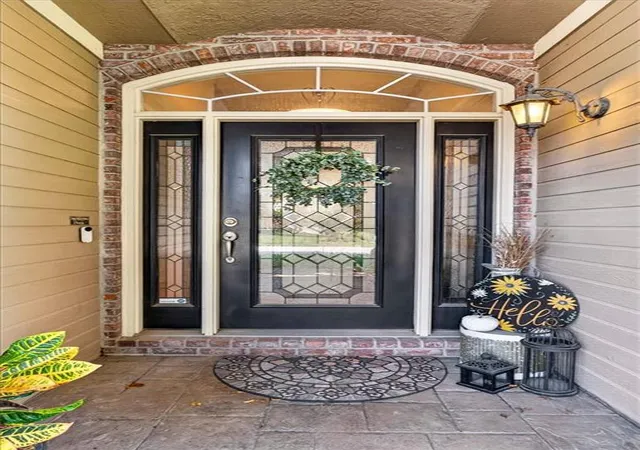Photo 2 of Sale Pending at 2633 Sw Wintergarden Dr, Lees Summit, MO 64081 | MLS# 2641651 | Listing updated on 2026-09-22