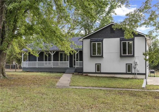 Photo 1 of Sale Pending at 16372 S 1338 Road, Nevada, MO 64772 | MLS# 2641693 | Listing updated on 2026-09-23