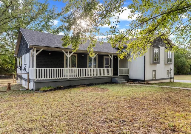 Photo 2 of Sale Pending at 16372 S 1338 Road, Nevada, MO 64772 | MLS# 2641693 | Listing updated on 2026-09-23
