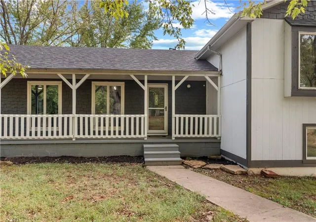 Photo 3 of Sale Pending at 16372 S 1338 Road, Nevada, MO 64772 | MLS# 2641693 | Listing updated on 2026-09-23