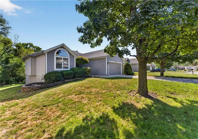Photo 2 of Single family home for sale at 2704 Nw Mill Dr, Blue Springs, MO 64015 | MLS# 2641694 | Listing updated on 2026-09-21