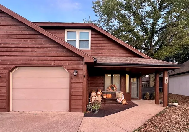 Photo 1 of Sale Pending at 317 Glenview Dr, Lawrence, KS 66049 | MLS# 2641735 | Listing updated on 2026-10-06