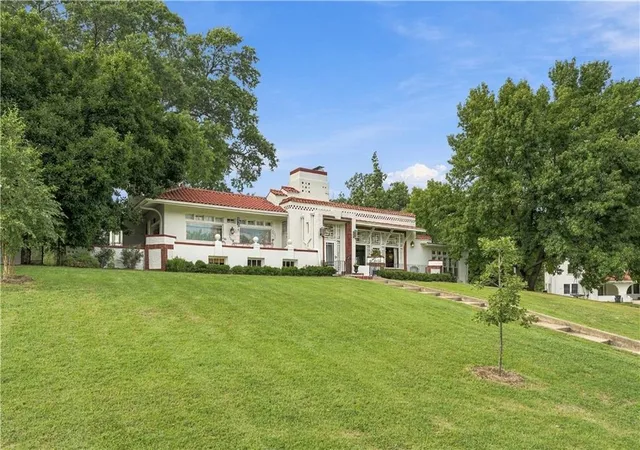 Photo 1 of Sale Pending at 2204 Washington Blvd, Kansas City, KS 66102 | MLS# 2641756 | Listing updated on 2026-09-21