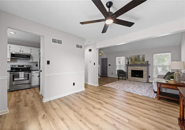 Photo 3 of Townhouse for sale at 10780 Oakmont St, Overland Park, KS 66210 | MLS# 2641794 | Listing updated on 2026-09-18