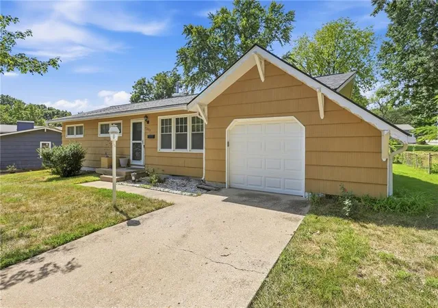 Photo 3 of Single family home for sale at 7202 Larsen Ln, Shawnee, KS 66203 | MLS# 2641991 | Listing updated on 2026-09-18