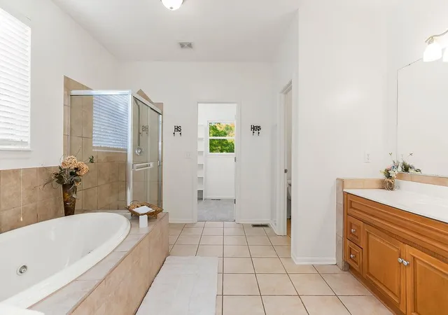 Photo 4 of Single family home for sale at 201 E Whispering Hills Blvd, Lone Jack, MO 64070 | MLS# 2642007 | Listing updated on 2026-09-18
