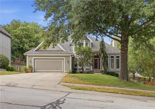 Single family home for sale at 5512 Meadow Lake St, Parkville, MO 64152 | MLS# 2642098 | Listing updated on 2026-09-18