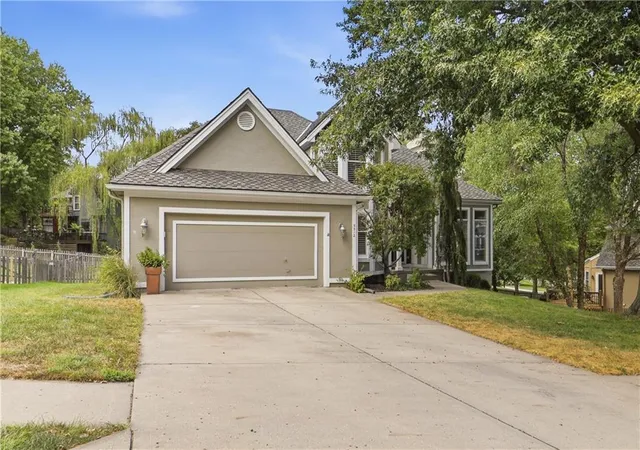 Photo 1 of Single family home for sale at 5512 Meadow Lake St, Parkville, MO 64152 | MLS# 2642098 | Listing updated on 2026-09-18
