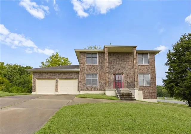 Photo 3 of Single family home for sale at 7200 E 69th Street, Kansas City, MO 64133 | MLS# 2642115 | Listing updated on 2026-09-22