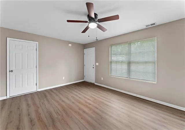 Listing Photo 4 - Condo for sale in building located at 207-209 Sycamore St, Harrisonville, MO 64701