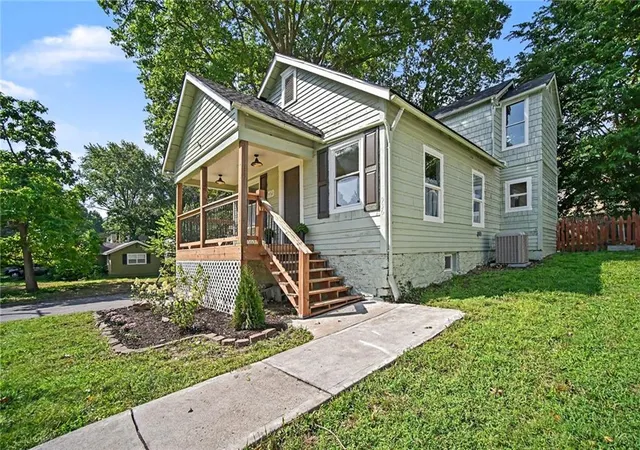 Photo 1 of Single family home for sale at 936 Columbia Ave, Leavenworth, KS 66048 | MLS# 2642179 | Listing updated on 2026-09-17
