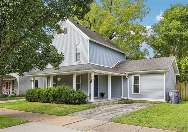 Photo 1 of Single family home for sale at 325 S Cherry St, Olathe, KS 66061 | MLS# 2642310 | Listing updated on 2026-09-19