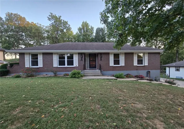 Single family home for sale at 15917 E 41st Street, Independence, MO 64055 | MLS# 2642326