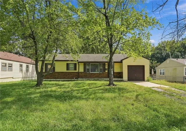 Photo 1 of Single family home for sale at 310 Sw 13th Street, Blue Springs, MO 64015 | MLS# 2642356 | Listing updated on 2026-09-25