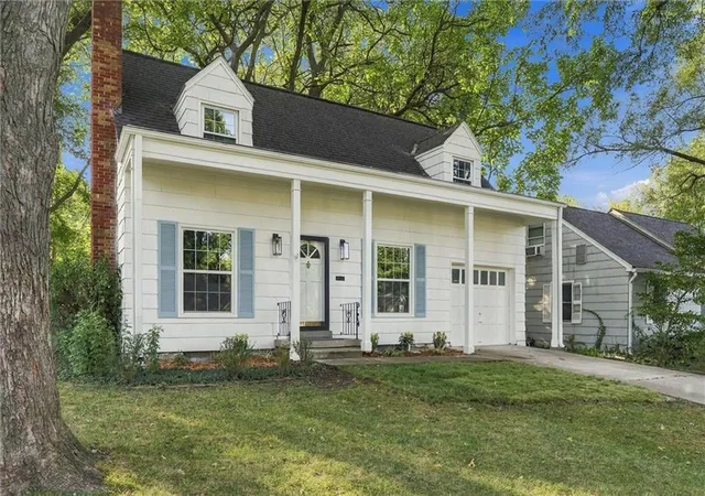 Single family home for sale at 5612 Birch St, Roeland Park, KS 66205 | MLS# 2642436